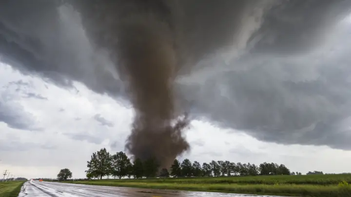 Tornado deja 8 heridos al arrasar con mina de carbón en Wyoming, EU
