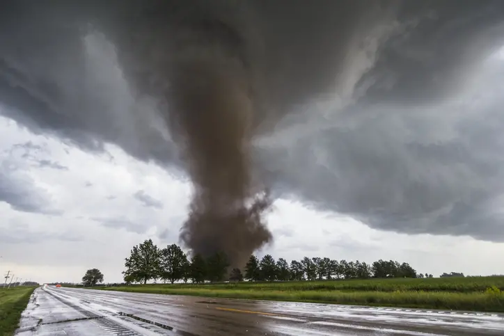 Tornado deja 8 heridos al arrasar con mina de carbón en Wyoming, EU