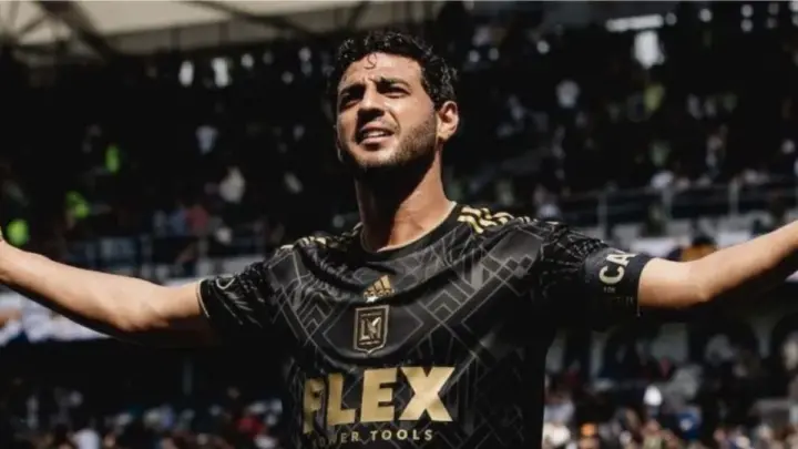 ¡Insólito! Carlos Vela falla dos penales seguidos en menos de dos minutos