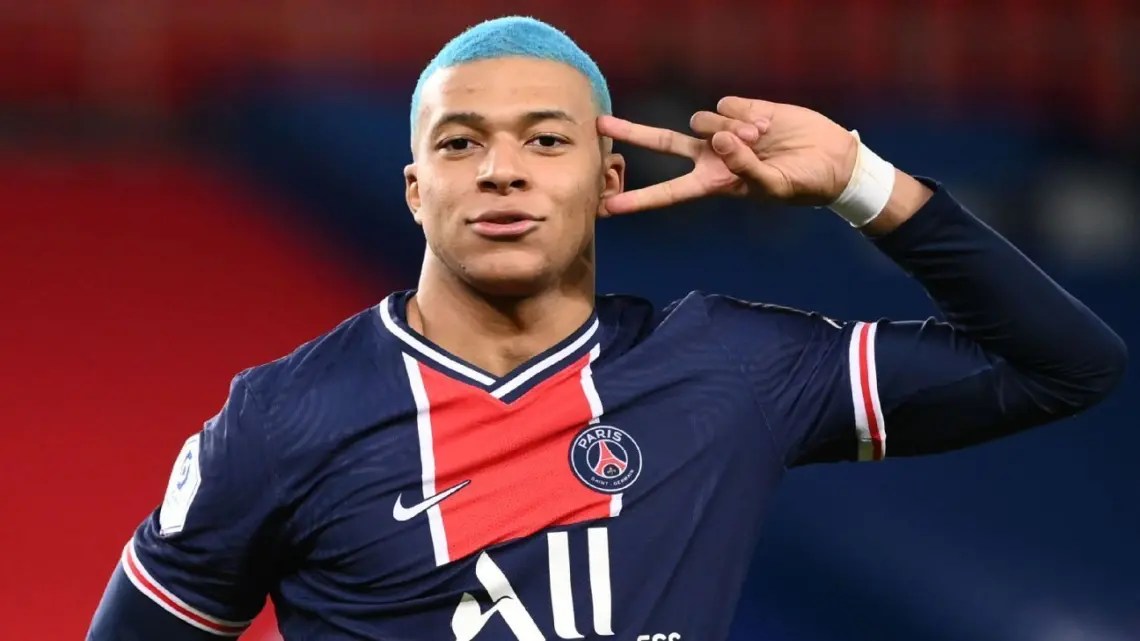 La “única opción” es seguir en el PSG, dice Mbappé