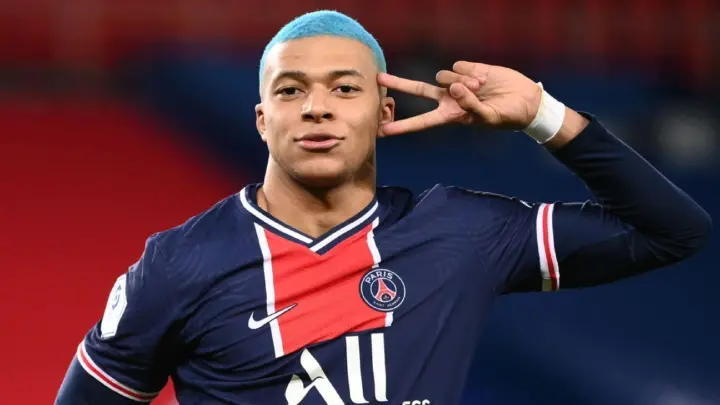 La “única opción” es seguir en el PSG, dice Mbappé
