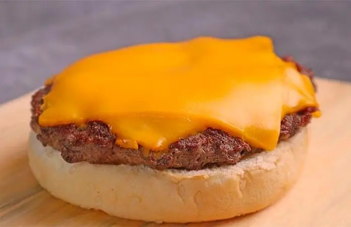 ¡Alerta! Profeco revela los peligros de comer queso amarillo