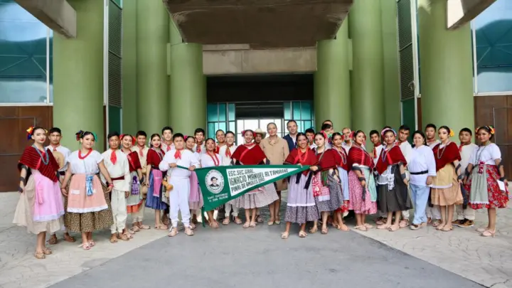 Impulsa SEDEQ tradiciones entre las y los estudiantes