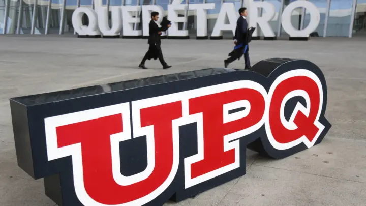 Encabeza Lupita Murguía titulación de 250 nuevos profesionistas de la UPQ