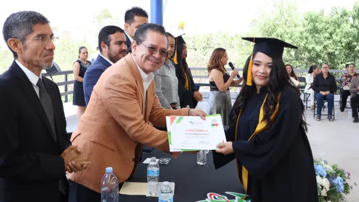 Más de 600 graduados en CECyTEQ Cerrito Colorado y Tinaja de la Estancia