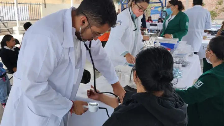 Acerca SESA servicios de salud a El Paraíso, municipio de El Marqués