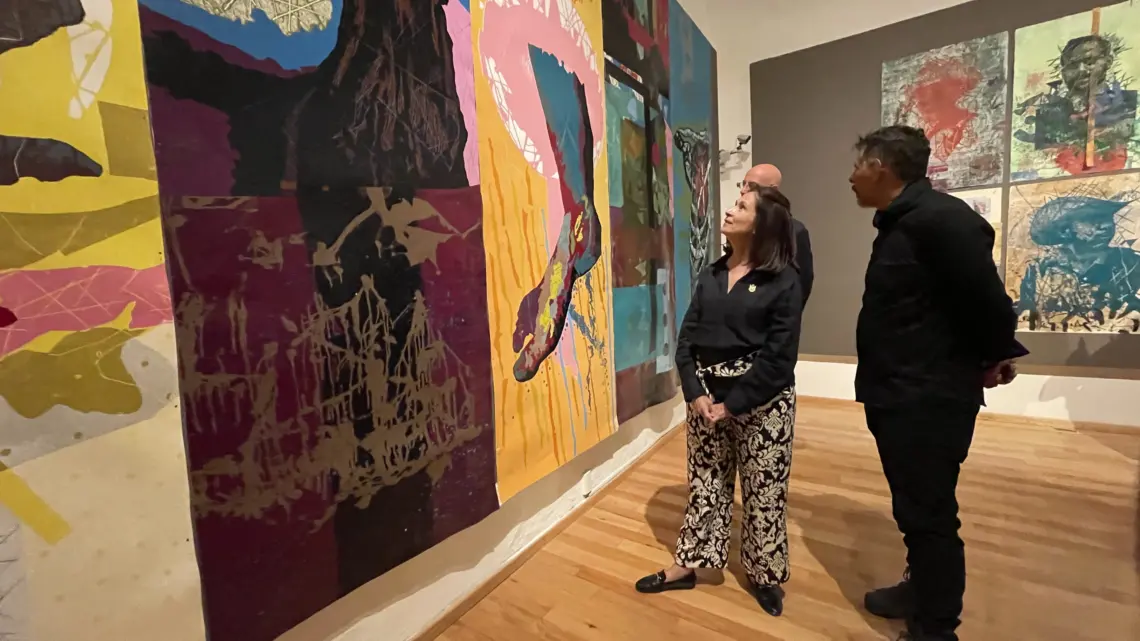 Inaugura Marcela Herbert exposición del artista Humberto Valdez