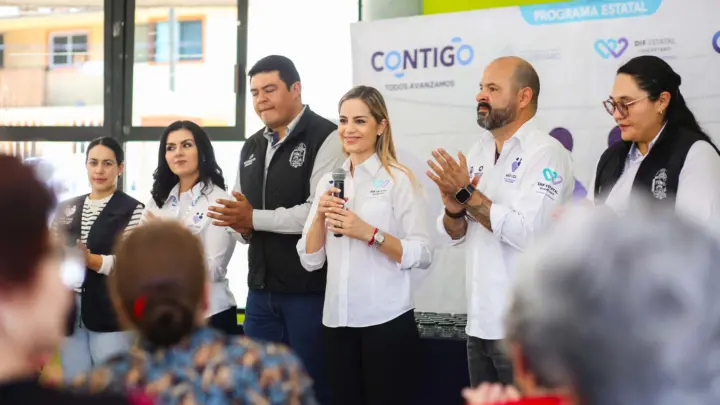 Reciben adultos mayores de San Joaquín el programa Más Vida del DIF Estatal