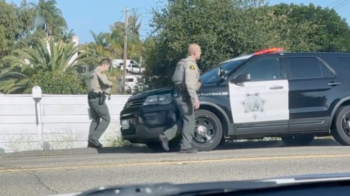 Niño de 3 años dispara y mata por accidente a su hermana de un año, en California