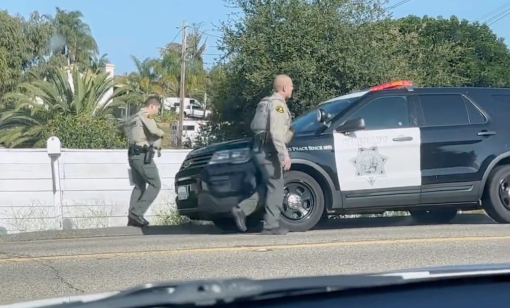 Niño de 3 años dispara y mata por accidente a su hermana de un año, en California