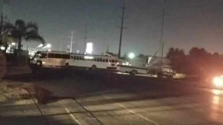 Reportan bloqueos y detonaciones de arma de fuego en carretera de Tamaulipas