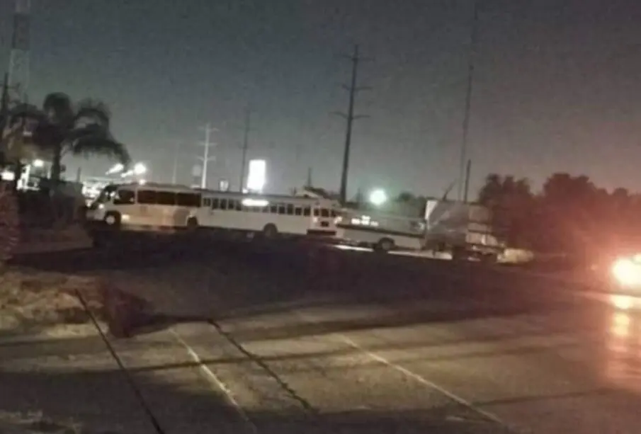 Reportan bloqueos y detonaciones de arma de fuego en carretera de Tamaulipas