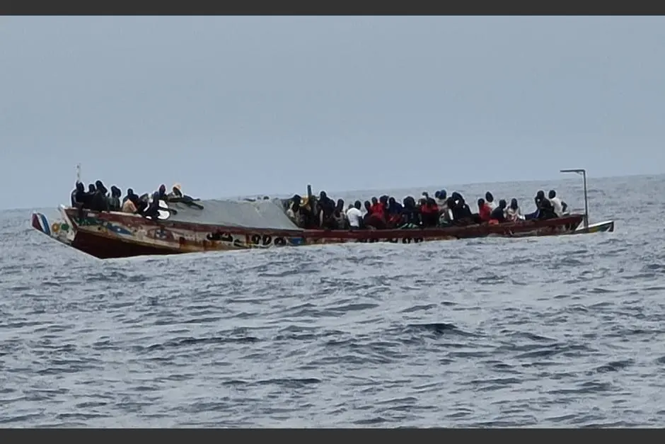Fallecen 17 migrantes tras naufragio frente a la capital de Senegal