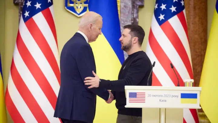 OTAN: Biden dice a Zelenski que entiende la “frustración” de Ucrania