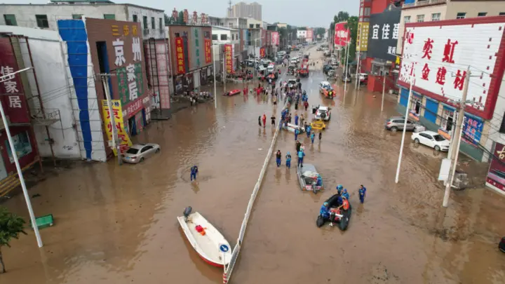 Históricas lluvias e inundaciones en China dejan al menos 30 muertos