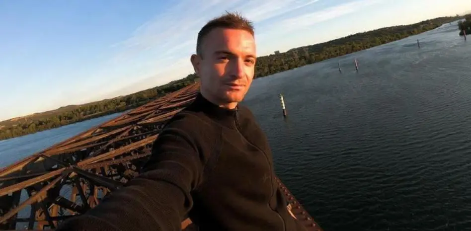 Influencer francés fallece tras caer de un piso 68