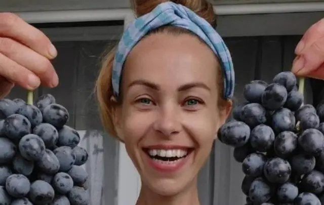 Influencer vegana muere de desnutrición; sólo comía fruta y semillas