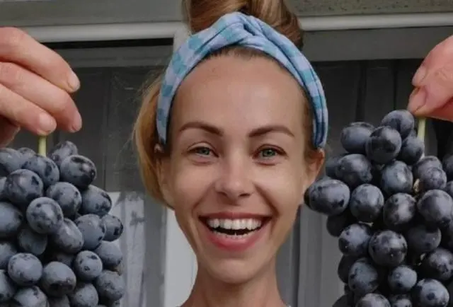 Influencer vegana muere de desnutrición; sólo comía fruta y semillas