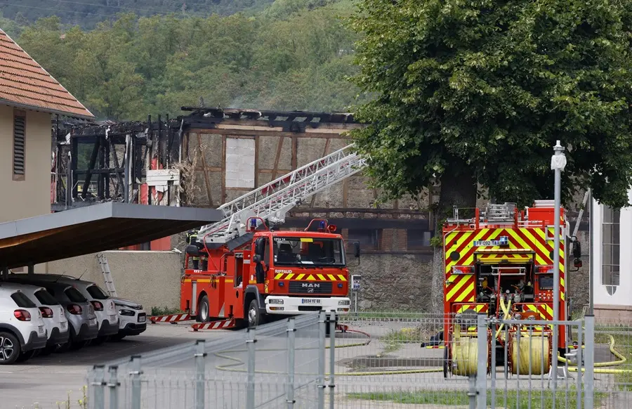 Francia: Investigan como homicidios las 11 muertes en incendio de albergue sin permisos