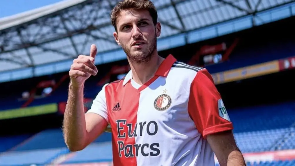 Santiago Giménez alarga su estadía en Rotterdam