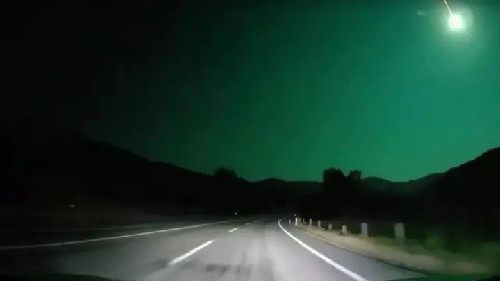 ¡Se iluminó todo! Filman un probable meteorito en el este de Turquía