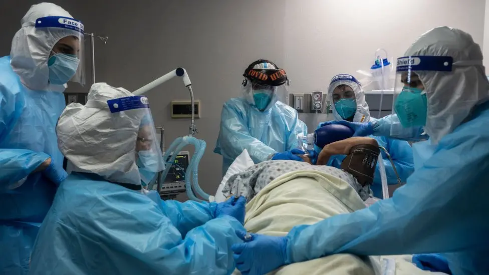 La OMS advierte ante alza de hospitalizaciones y muertes por COVID-19