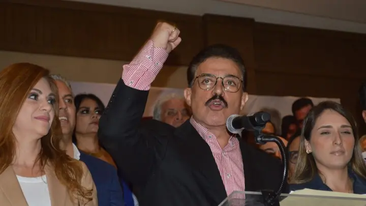  Carlos Lomelí se registra para ser coordinador de la 4T en Jalisco