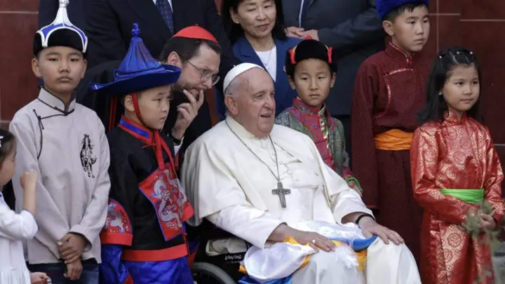 Francisco realiza primera visita de un papa a Mongolia