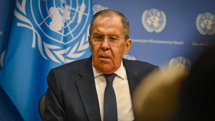 Rusia estaría lista para negociar, pero no aceptará un alto el fuego: Lavrov