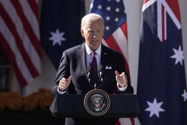 Tras el tiroteo en Maine, Biden pide a los republicanos apoyar prohibición de armas