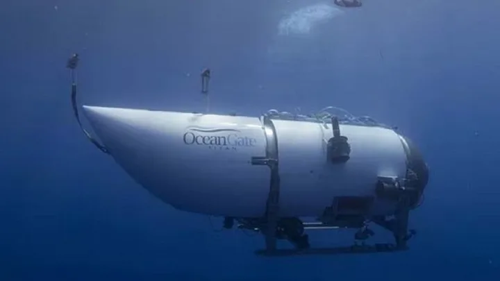 Hallan posibles restos humanos del submarino Titán