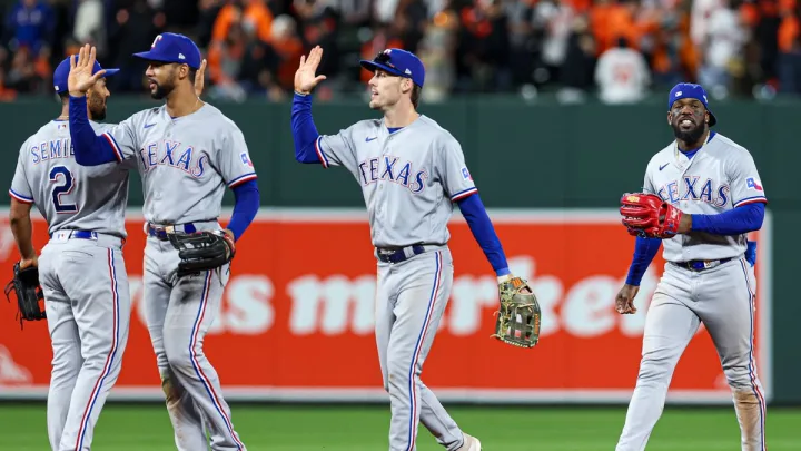“Rangers Avanza en la Postemporada con una Victoria Sobre Orioles”