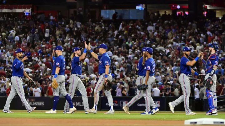 “Los Rangers se Adueñan de la Serie Mundial en Phoenix”