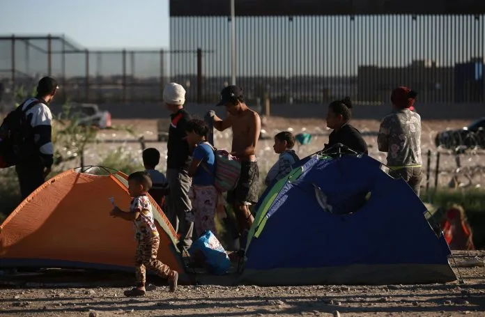 AMLO: Ofrece planes “insignia” para frenar migración