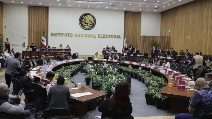 INE: Ordenan a partidos postular al menos 5 mujeres a gubernaturas