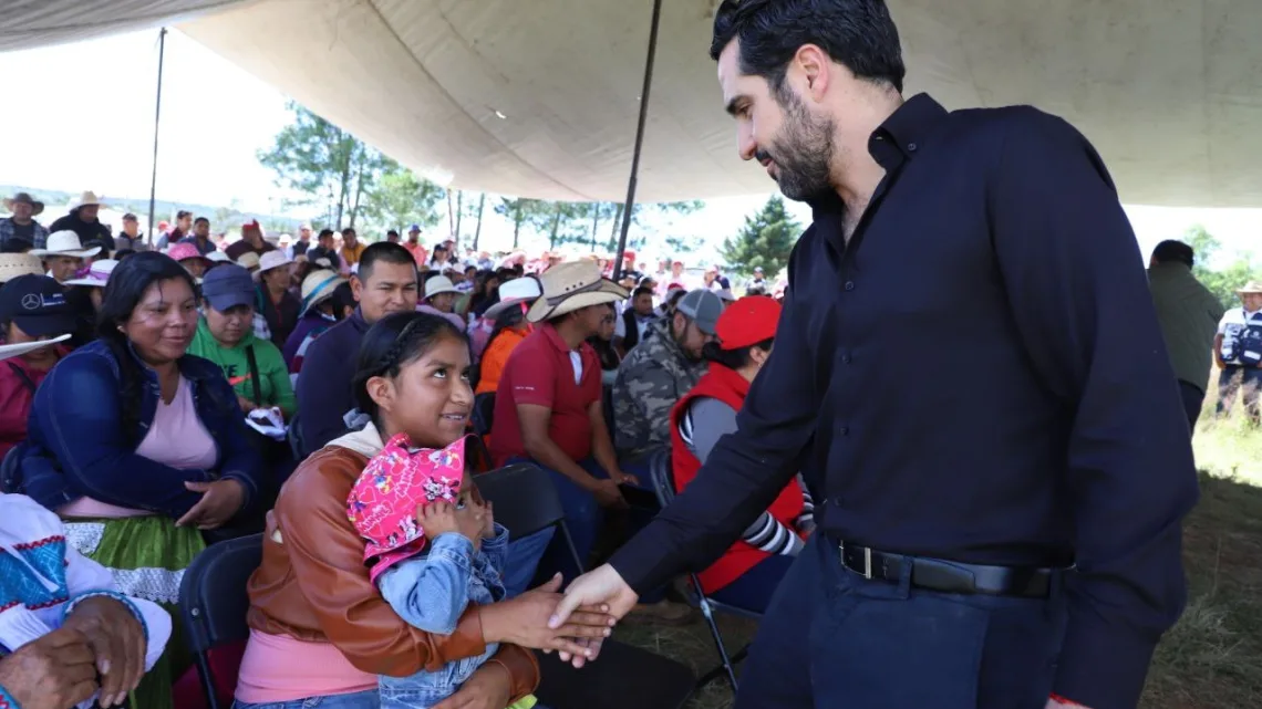 Encabeza Agustín Dorantes entrega de 17 obras sociales en 14 comunidades de Amealco