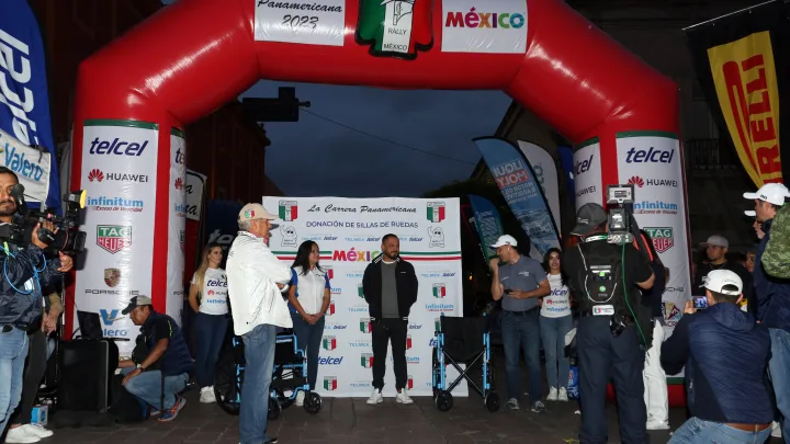 Recibe SEDIF apoyos de Telmex-Telcel en la Carrera Panamericana