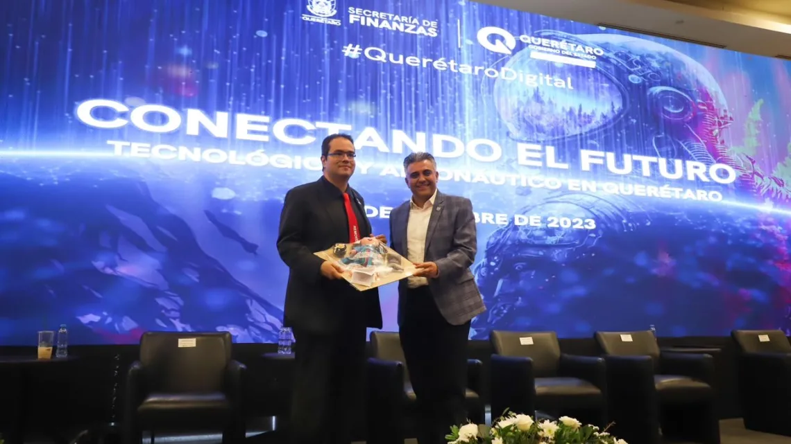 Ingeniero mexicano miembro de la NASA diserta sobre futuro tecnológico y aeronaútico de Querétaro