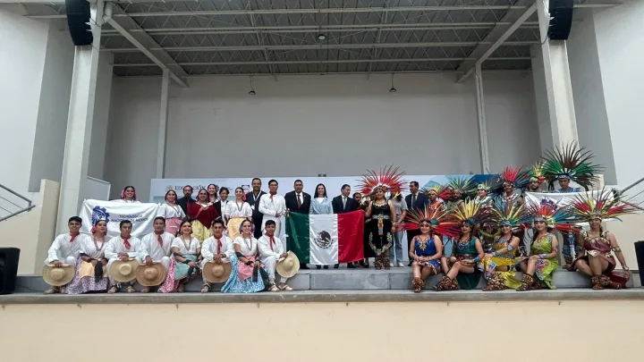 Abandera Secretaria de Cultura a grupos de danza queretanos que actuarán en Europa