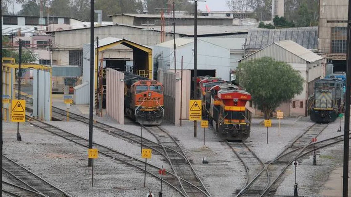 López Obrador urge recuperar trenes de pasajeros en todo México
