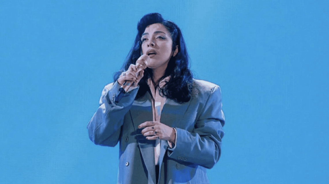 “Mon Laferte y Mujeres del Viento Florido se Preparan para un Concierto Único en el Palacio de Bellas Artes”