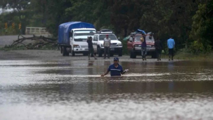 Alerta amarilla en Honduras por las lluvias de tormenta tropical Pilar