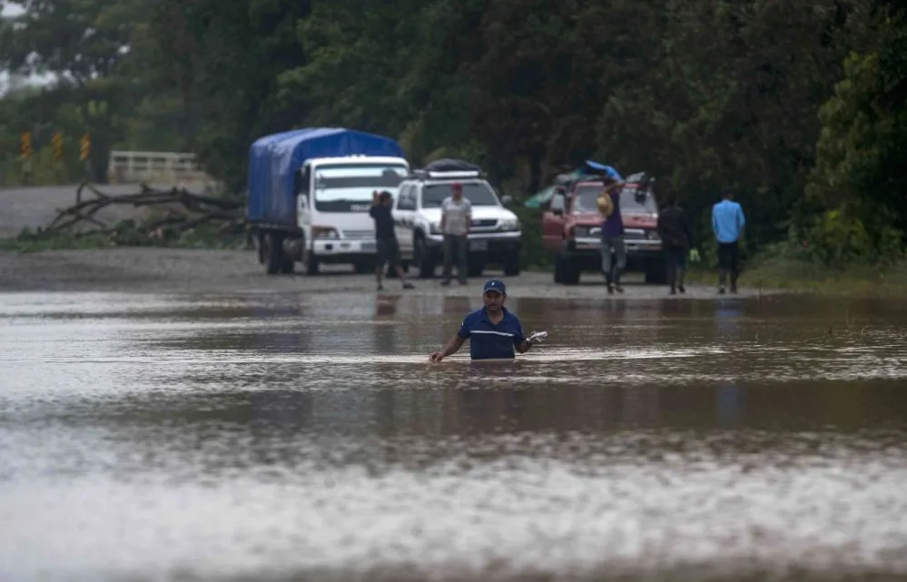 Alerta amarilla en Honduras por las lluvias de tormenta tropical Pilar