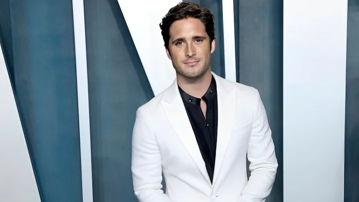 “Diego Boneta se Prepara para Interpretar a Fidel Castro en una Nueva Película”