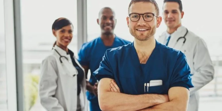¿Cuál es el salario de un médico en México?
