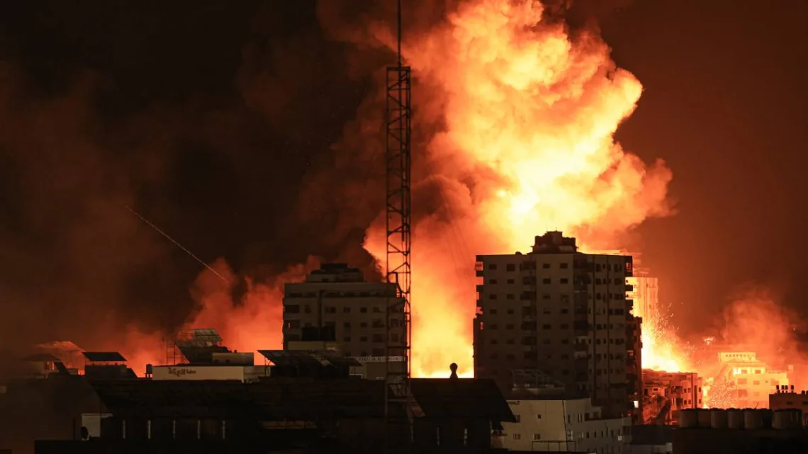 Israel contraataca; Hamás amenaza con matar rehenes