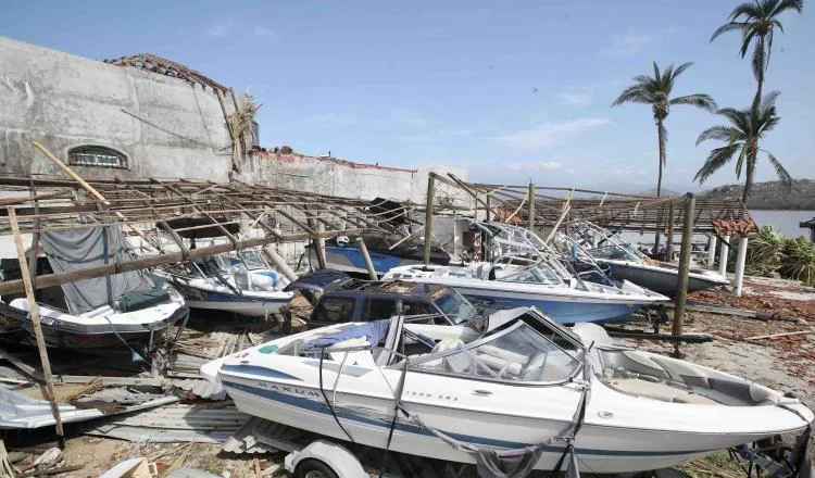 Buscan a tripulantes de barcos afectados por “Otis”