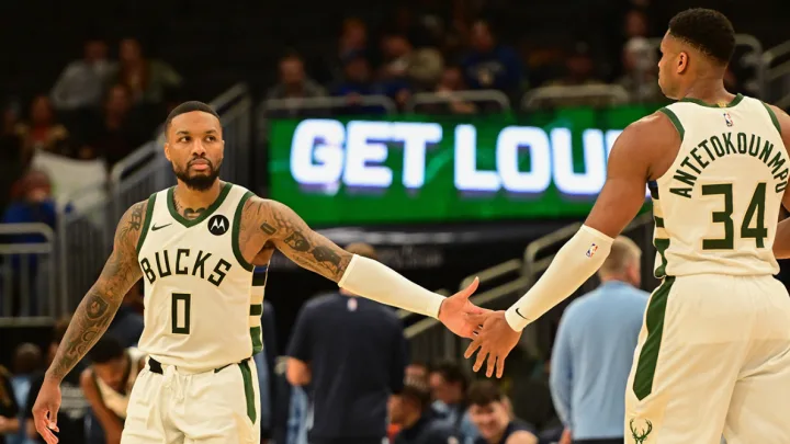  “Damian Lillard Debuta en Grande con los Bucks al Anotar 39 Puntos y Establecer un Nuevo Récord”