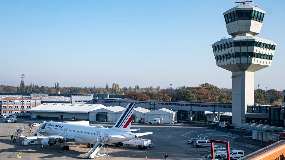 “Francia Evacua y Cierra Temporalmente Versalles y Tres Aeropuertos”