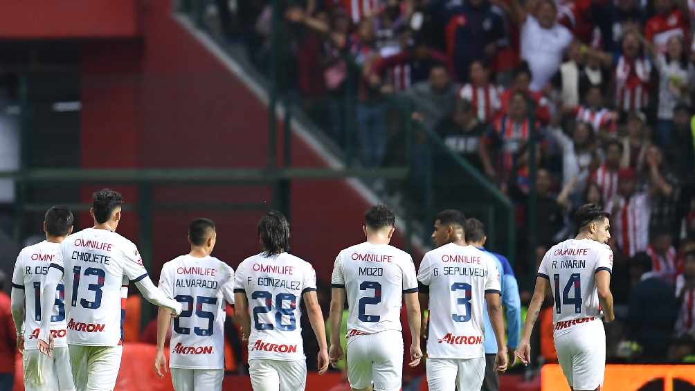 Pollo Briseño y Oso González son captados en fuerte pelea tras gol de Toluca